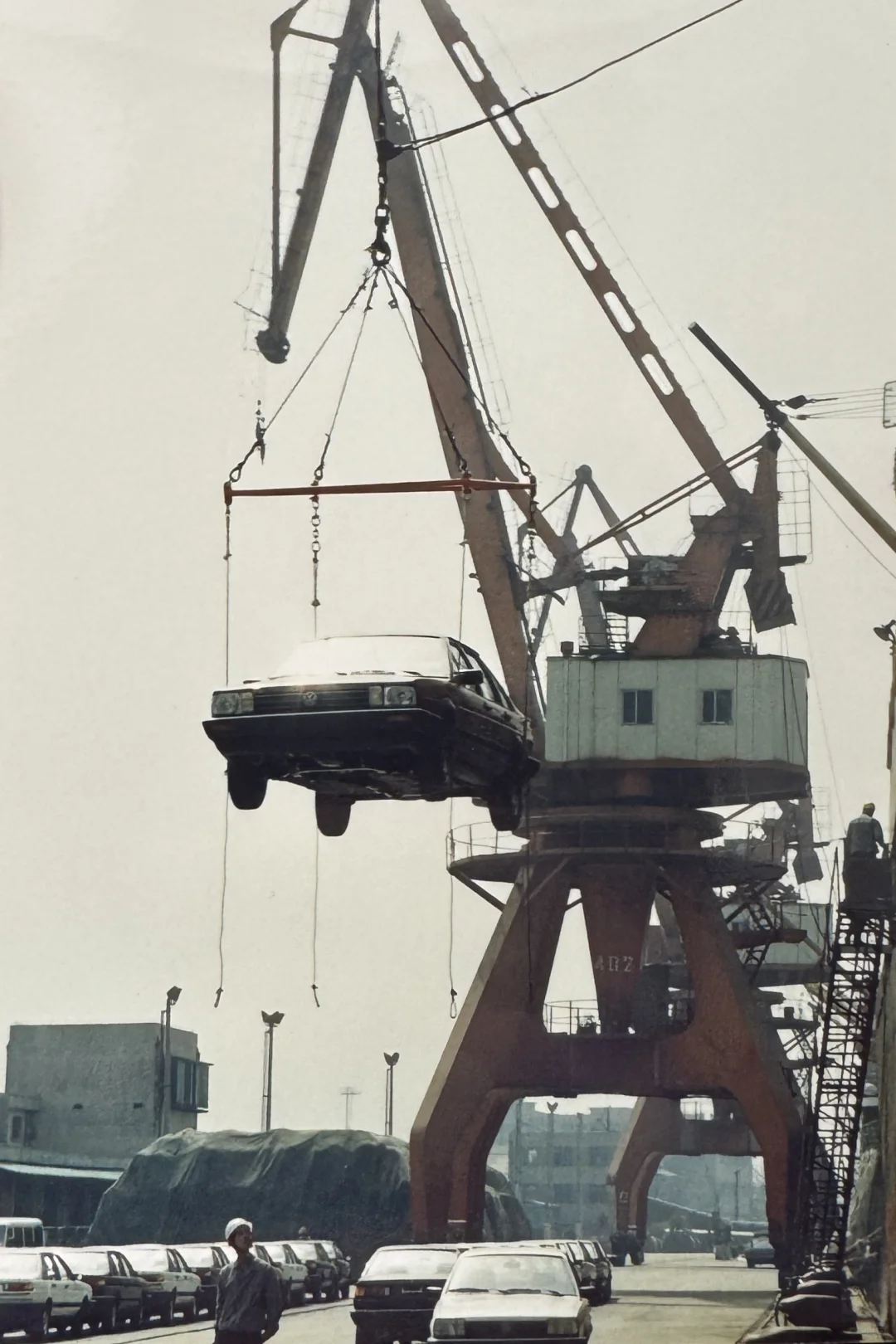 1992年的汽车是通过这种方式运输出海的