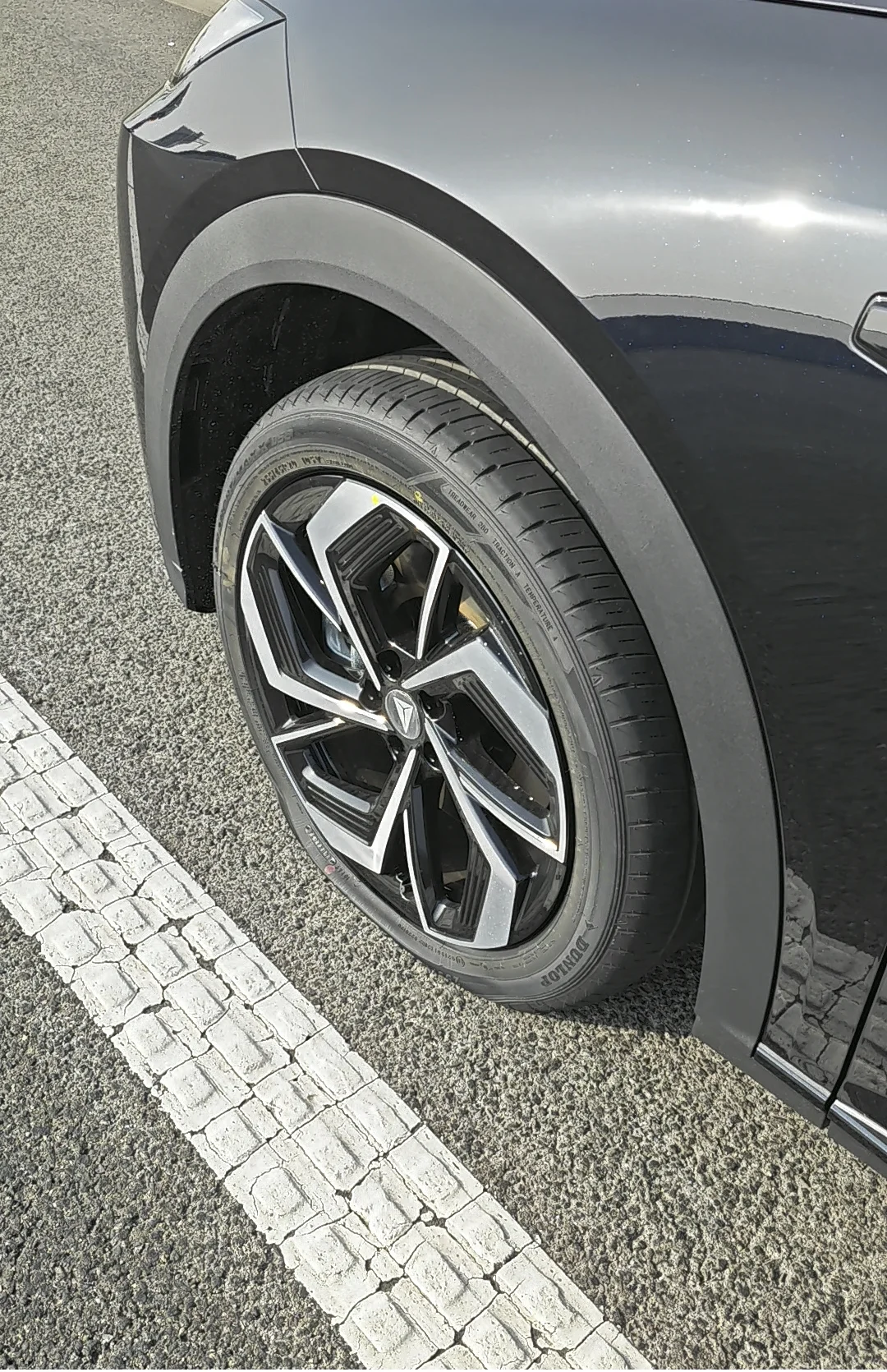 天津高速异物导致爆胎，费用不用自己掏！