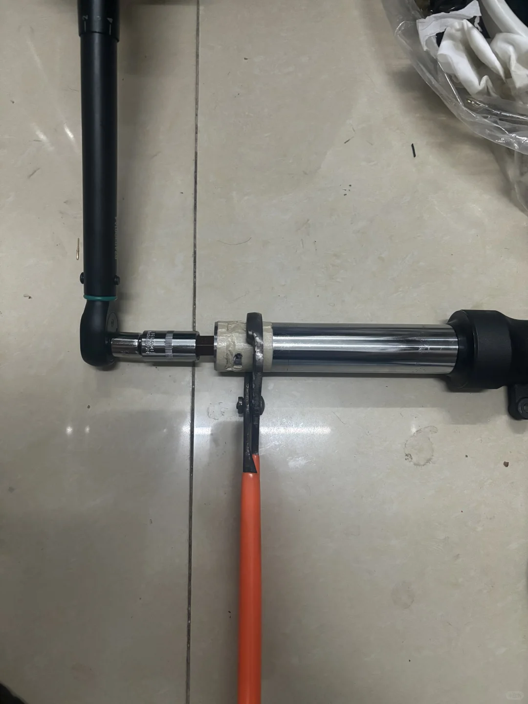 无极SR250GT。自己更换前减震弹簧