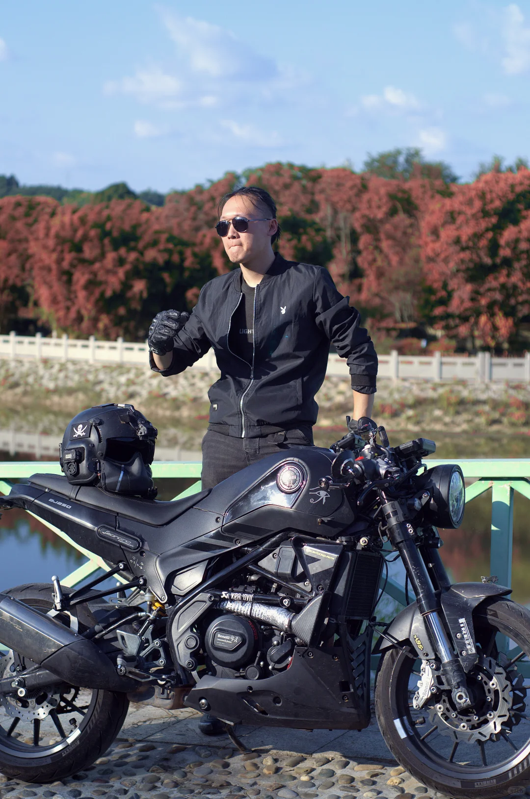 骑在风中，秋在树中?