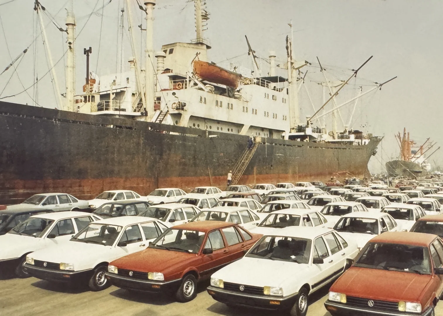 1992年的汽车是通过这种方式运输出海的