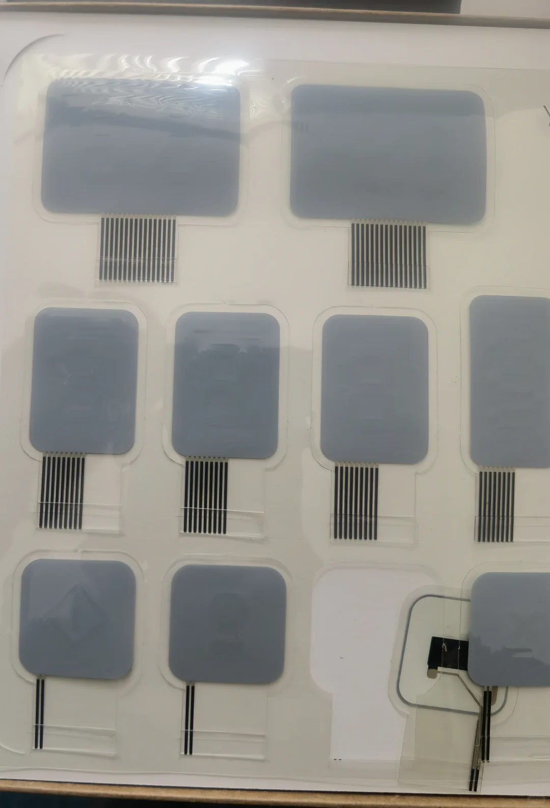 柔性墨水屏发光标签