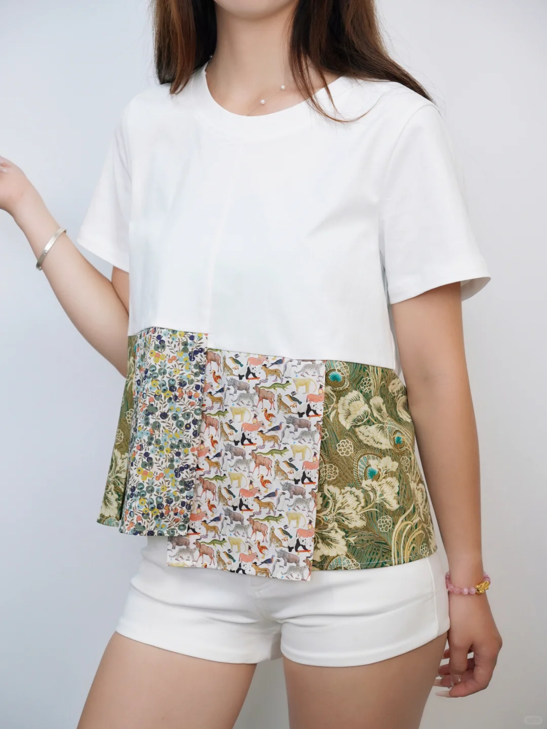 不对称的裁剪，藏着设计师的小叛逆