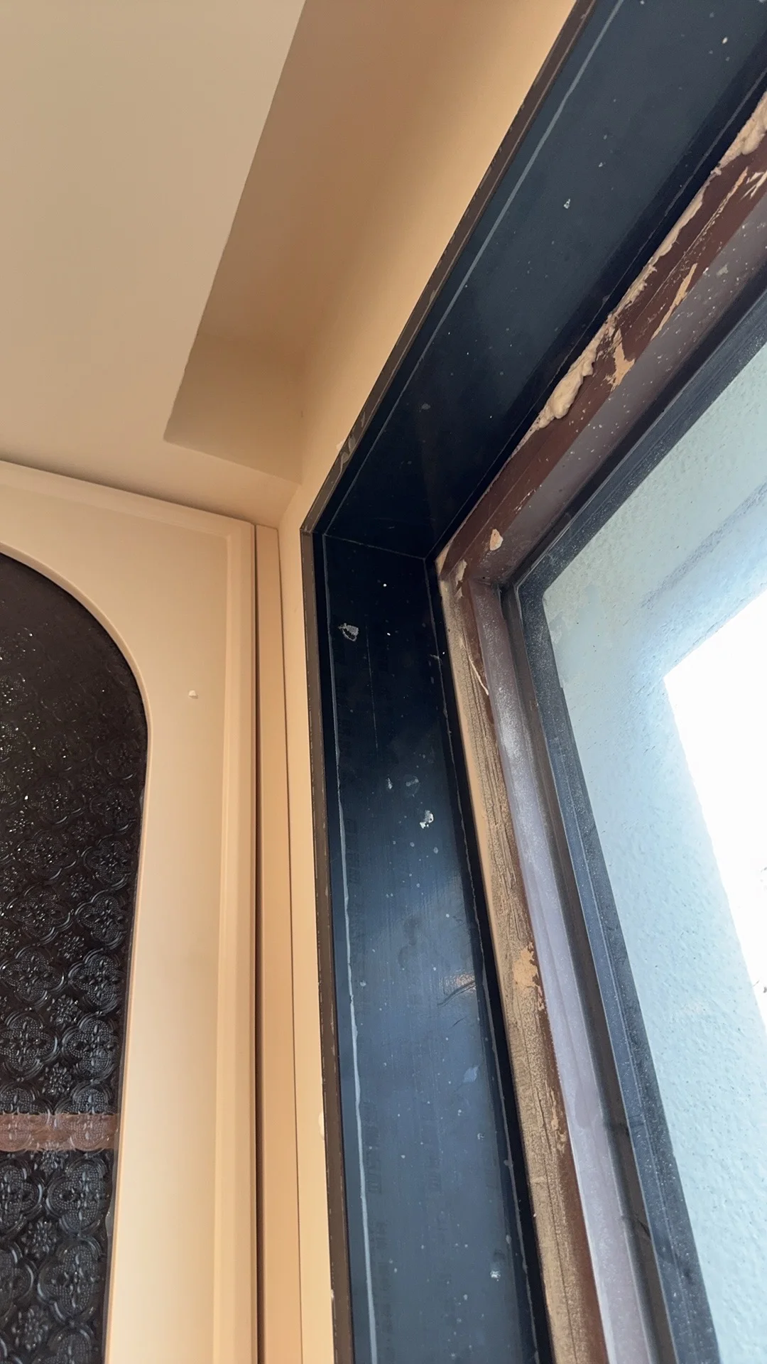 铝合金垭口套已装好