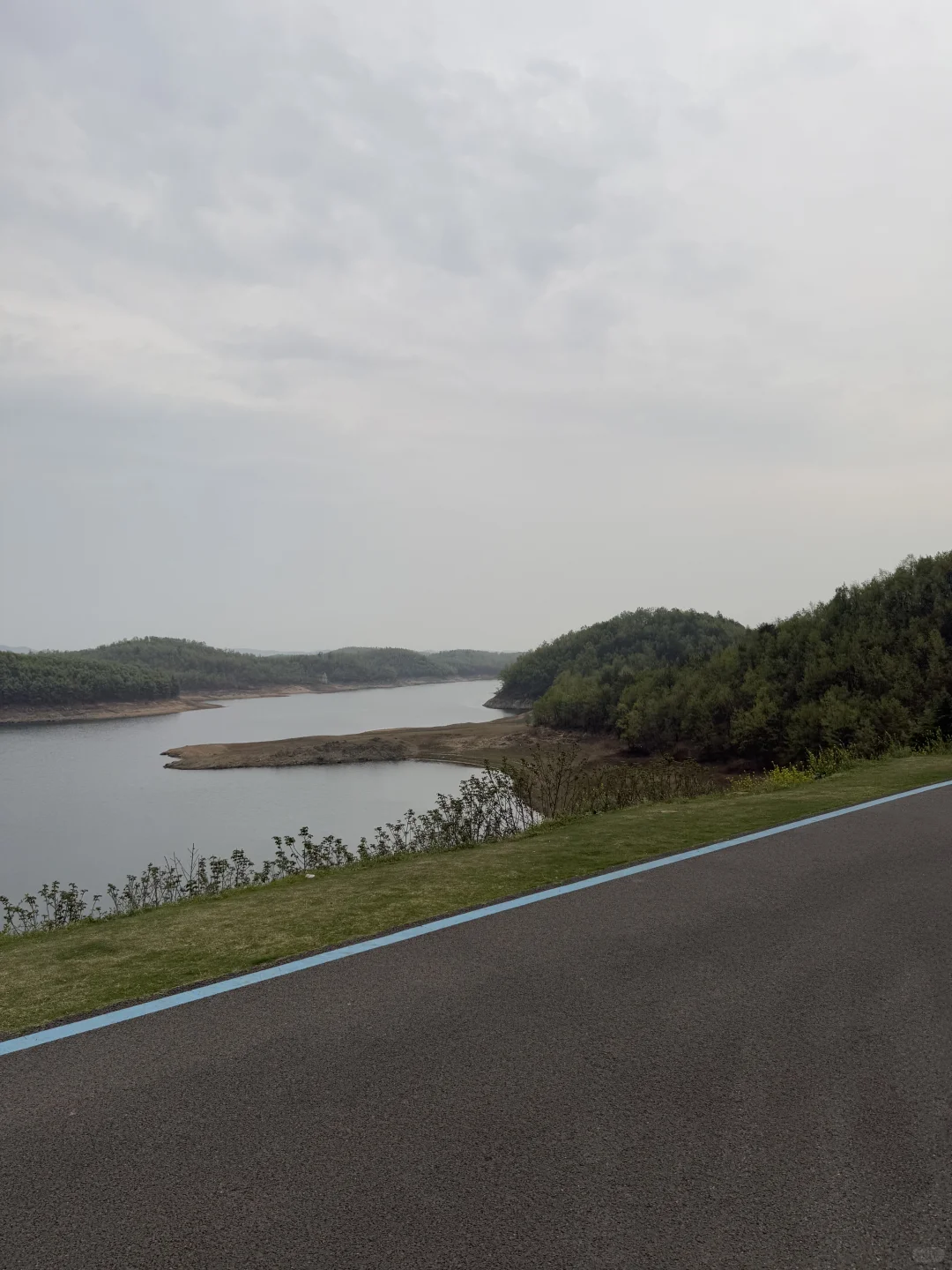 偶然发现能一个露营的服务区，环境优美