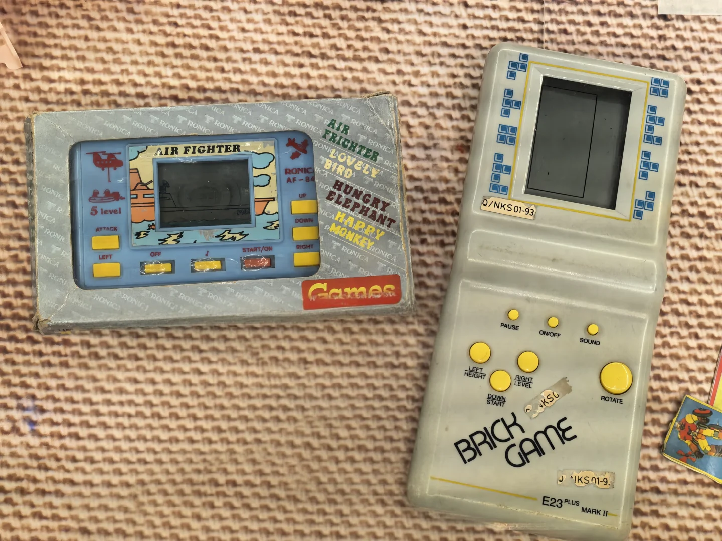 一箱老玩具，满满童真心