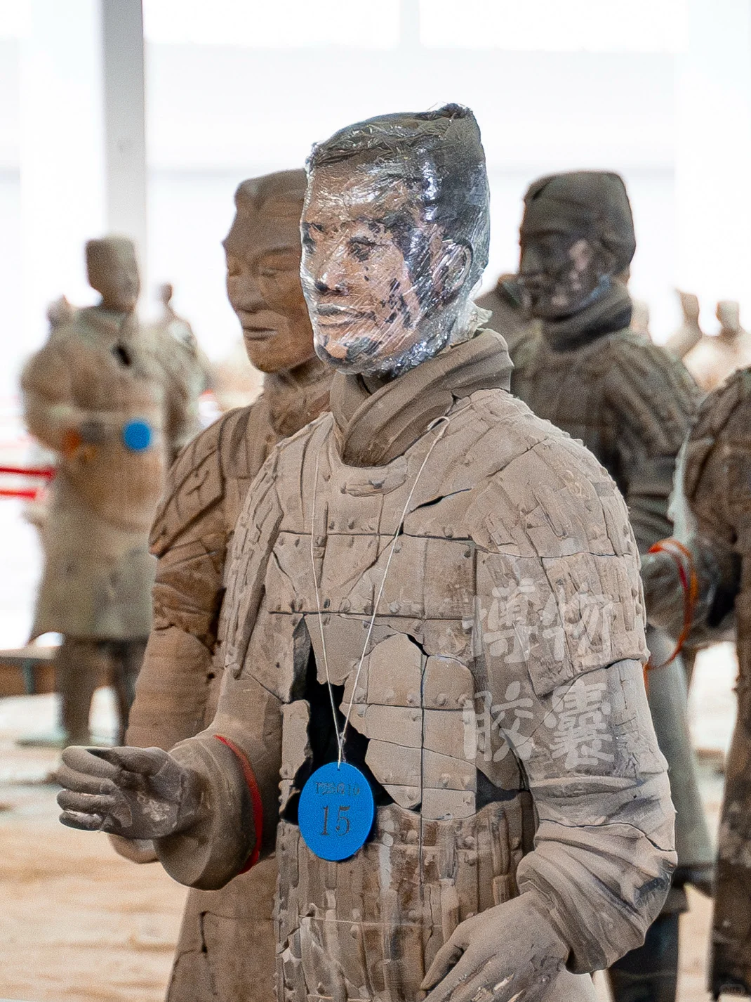 带你看看东倒西歪、缺胳膊少腿的兵马俑