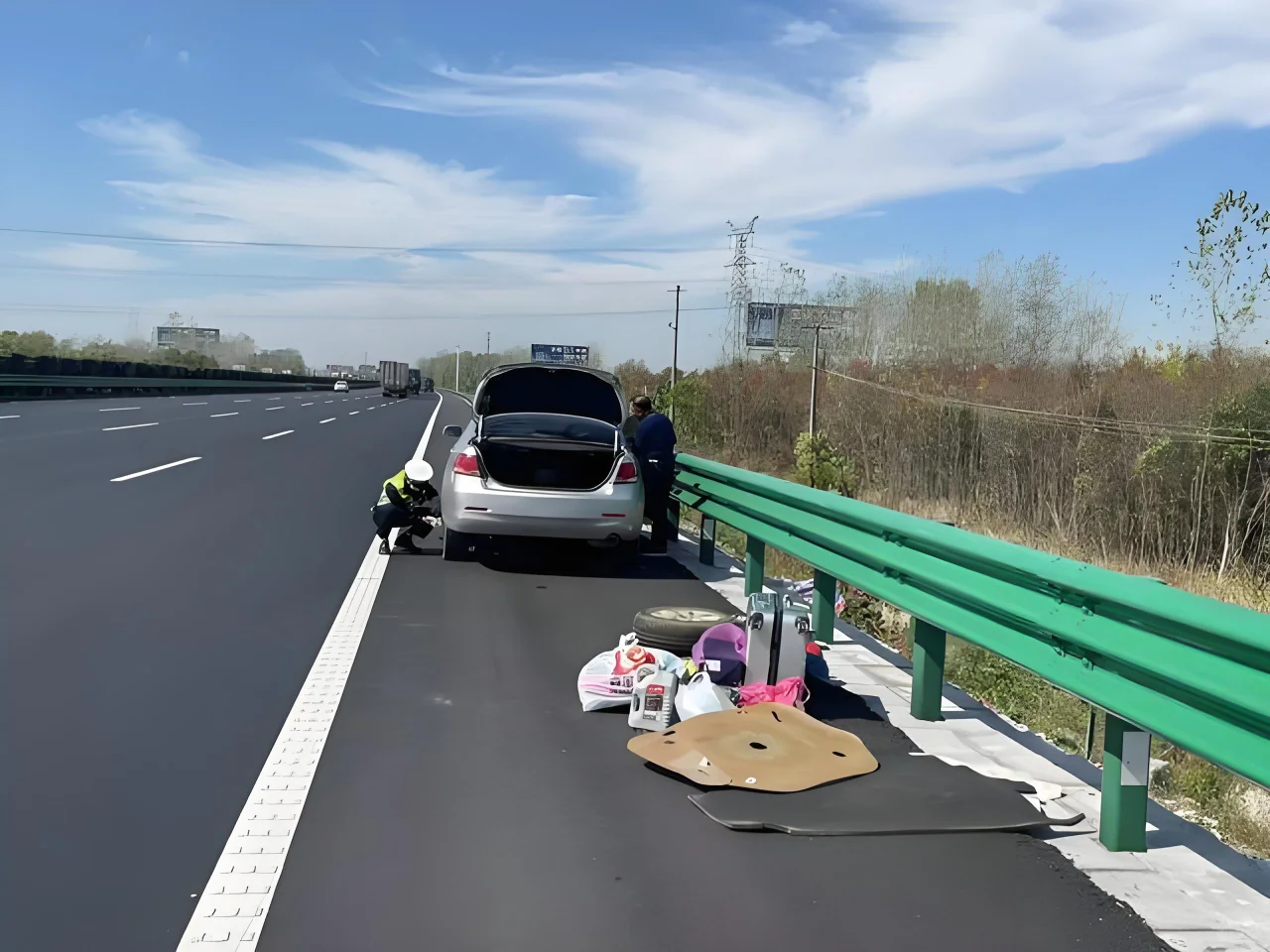 爆胎换胎被扣12分？交警亲授正确操作！