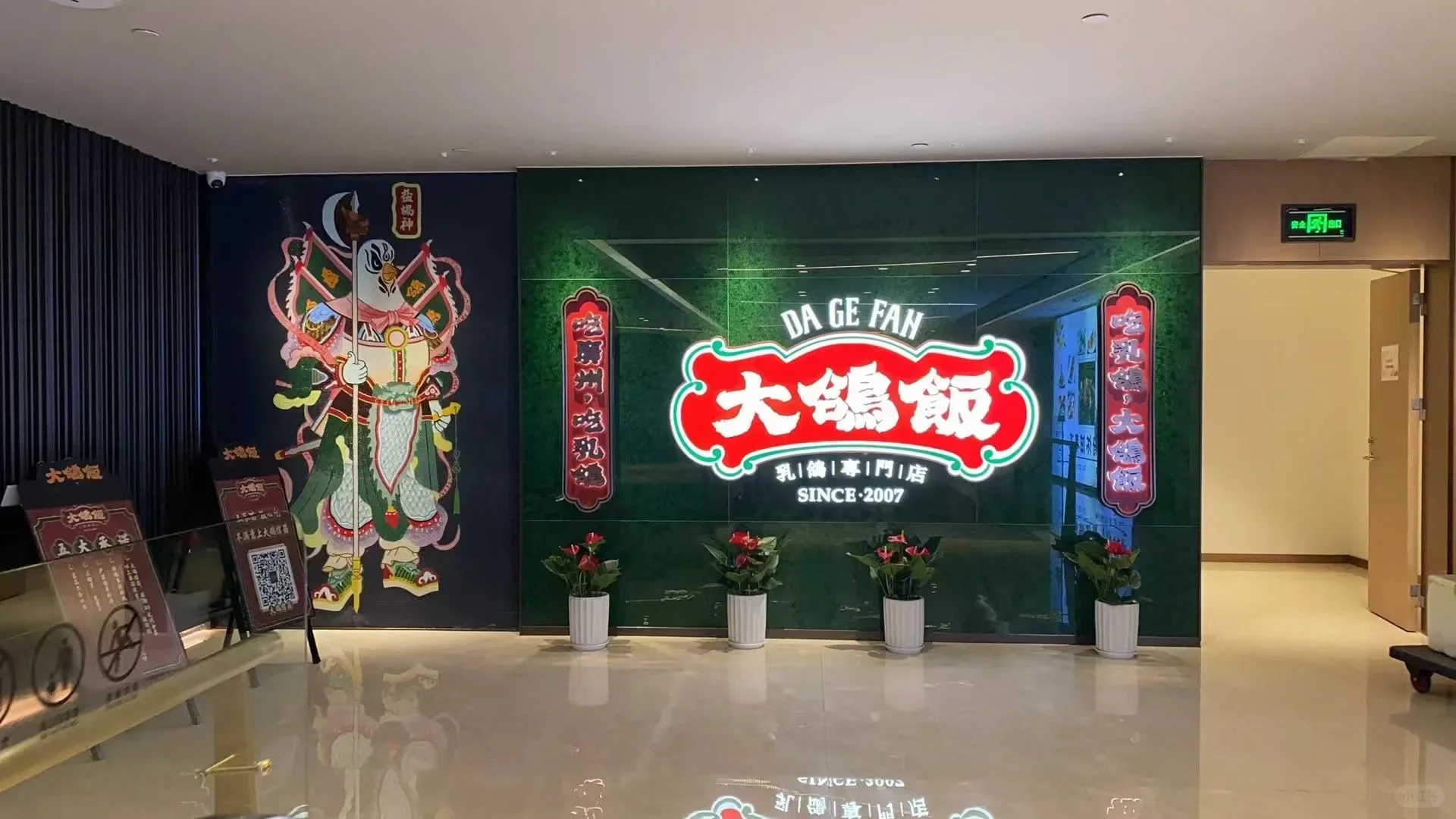 宝格丽门头同款玉石玻璃质感逼真还耐用