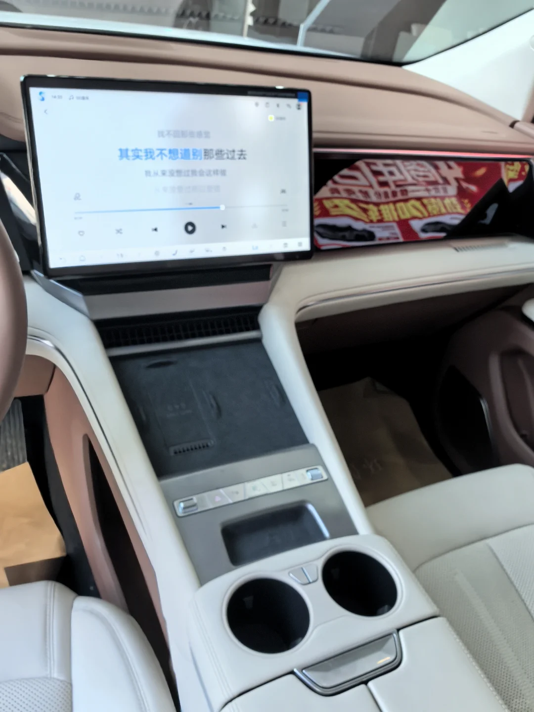 比亚迪夏中控屏封神！15.6英寸智能大屏