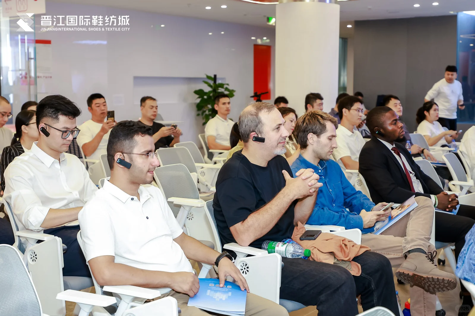 晋江国际鞋材采购会英语翻译