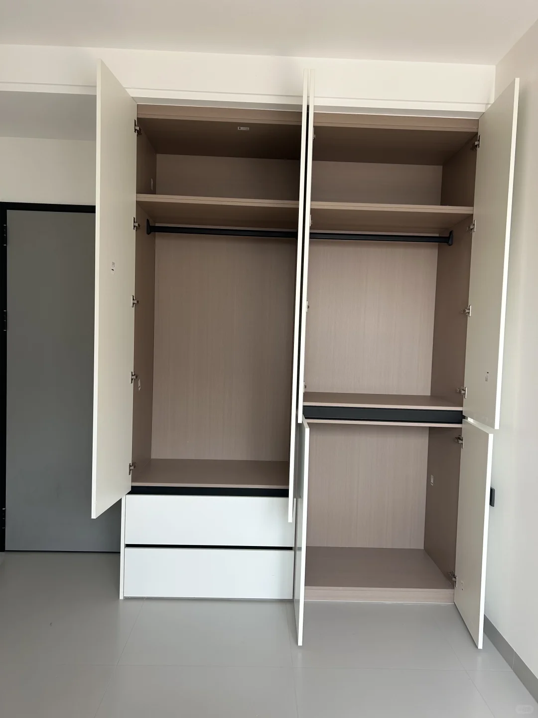 来啦！你们想看的免拉手分段式衣柜