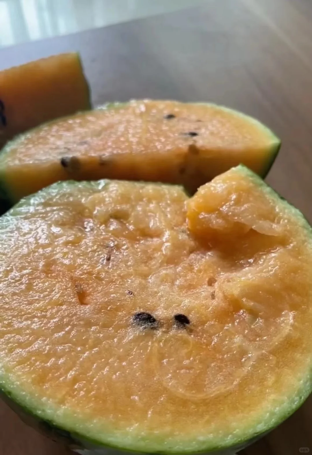 去年种下的西瓜苗子 今年挂了不少西瓜