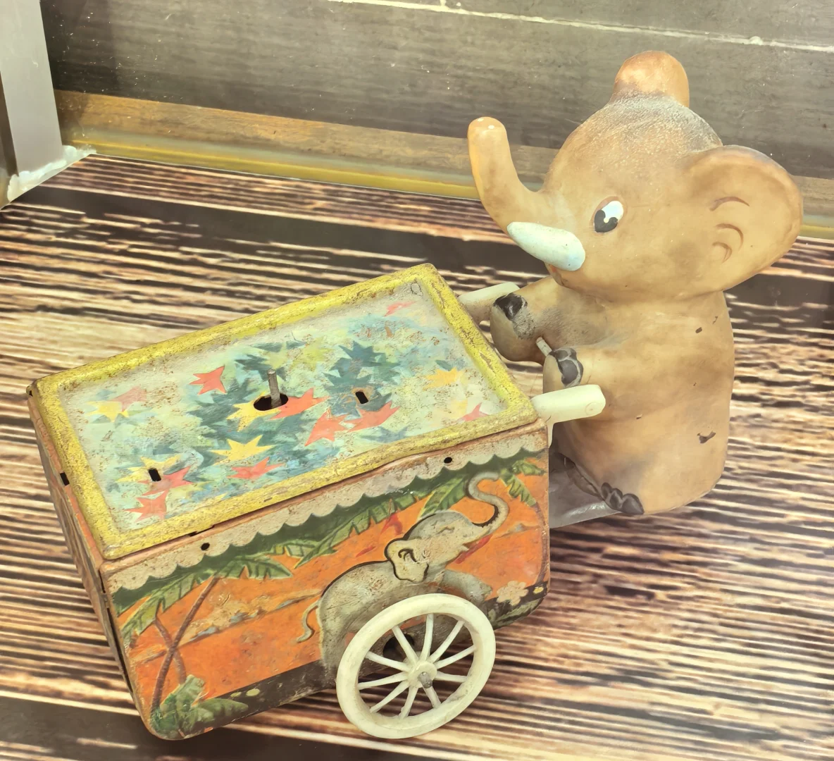 一箱老玩具，满满童真心