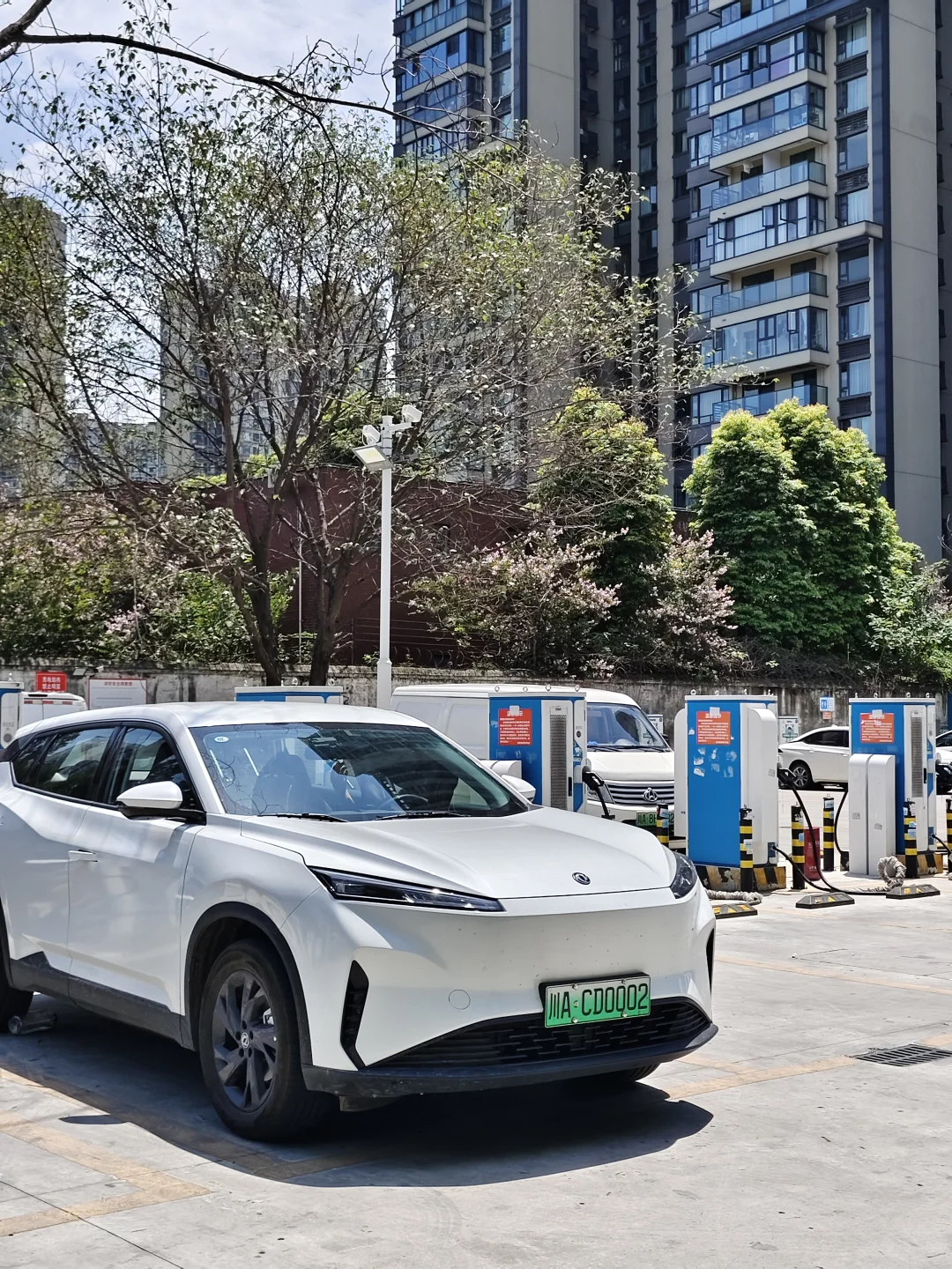 40岁投资超充站,月入5万多