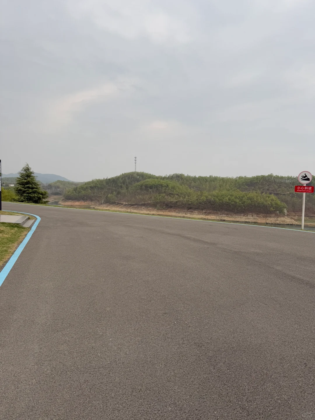 偶然发现能一个露营的服务区，环境优美