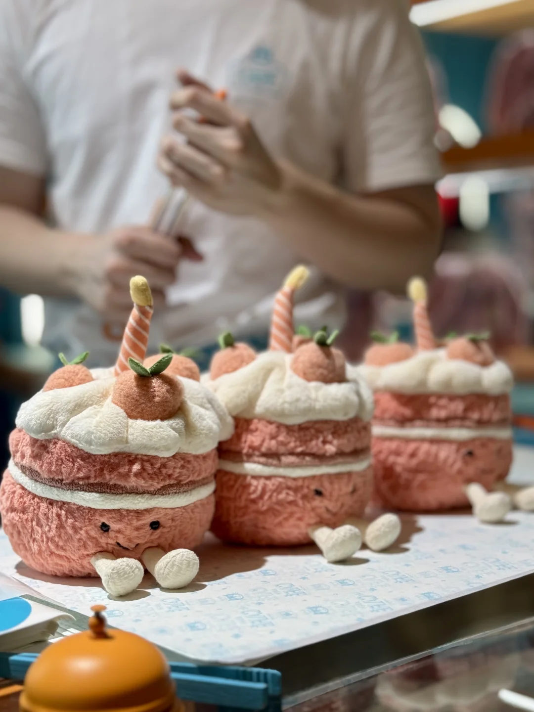 4个毛绒玩具，1700块，我不太理解…