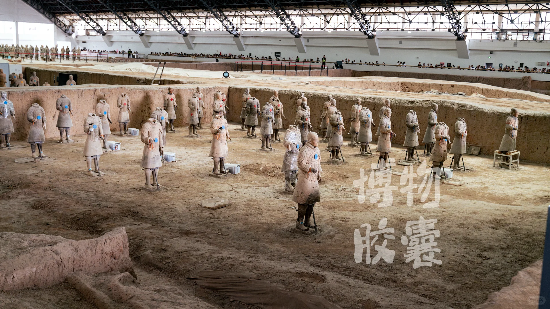 带你看看东倒西歪、缺胳膊少腿的兵马俑