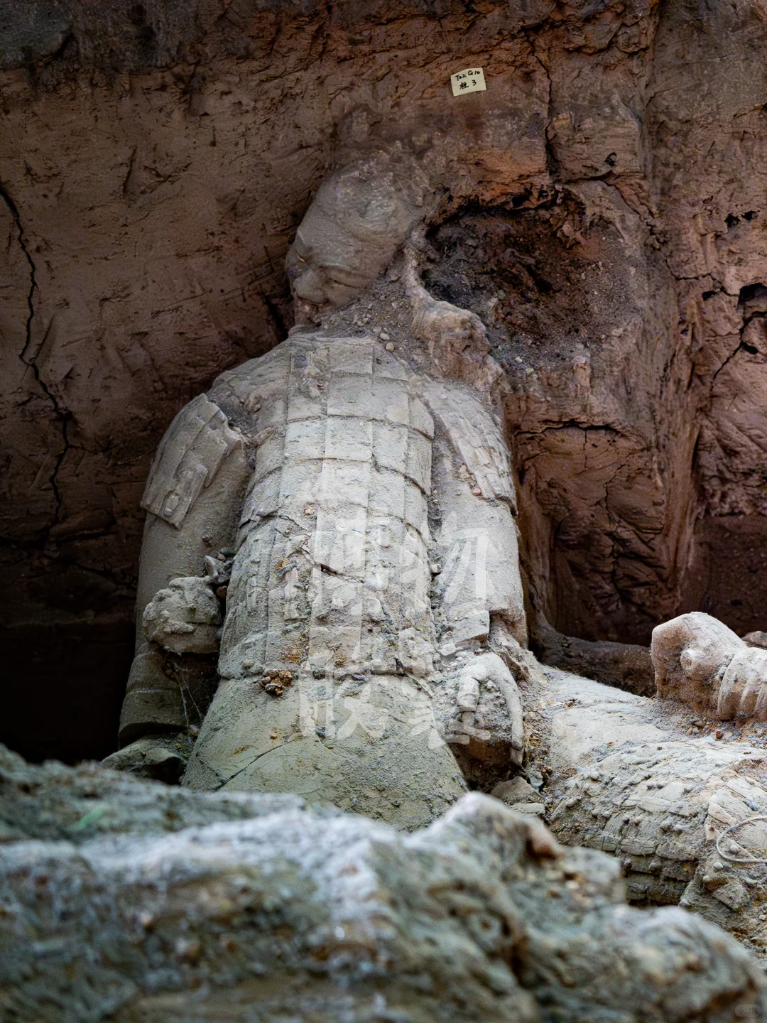 带你看看东倒西歪、缺胳膊少腿的兵马俑