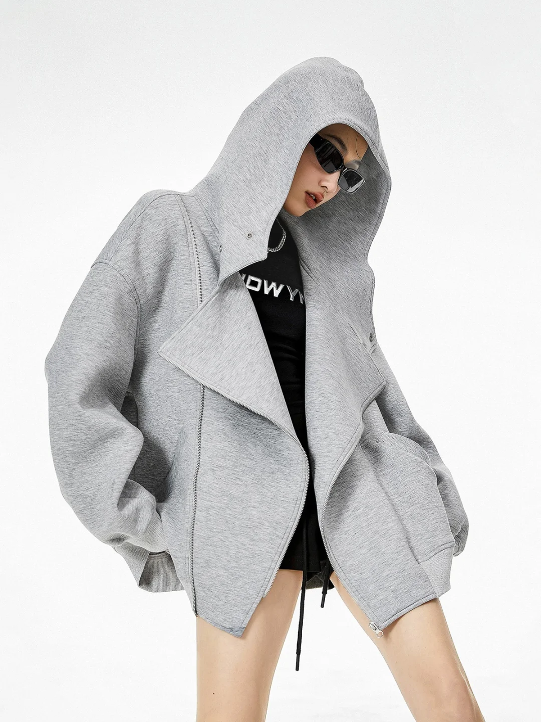 早秋通勤穿搭?设计感解构空气层卫衣开衫！