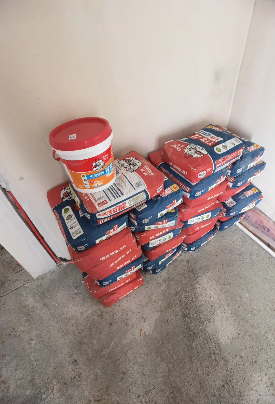 材料到位,瓦工准备!