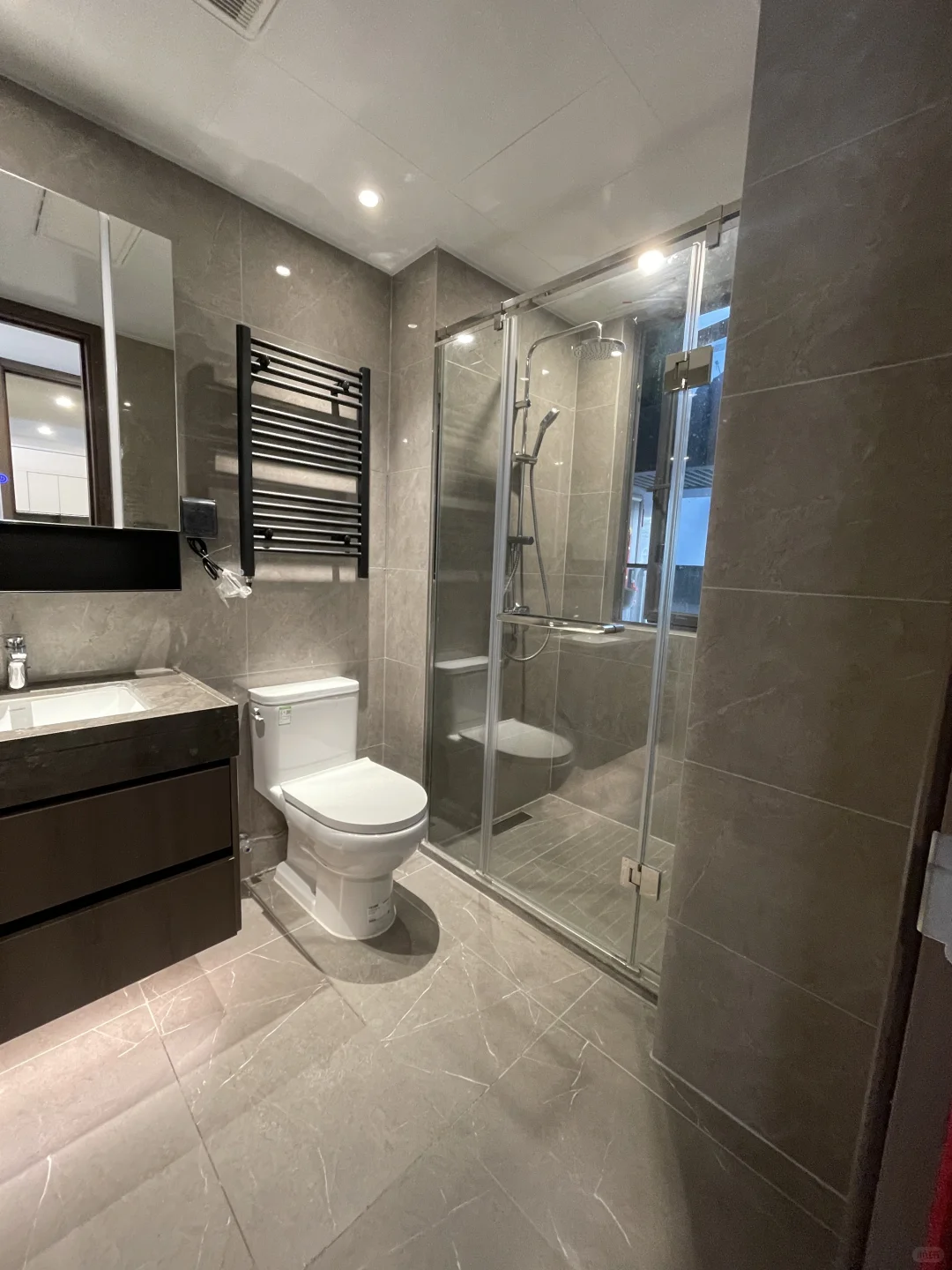 杭与城中间套｜房东自住装修｜全屋定制衣柜