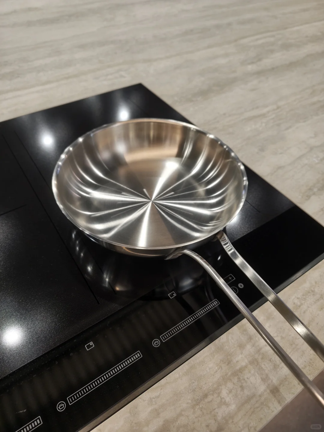 五区电磁灶一次性可以做好几个菜的快乐!