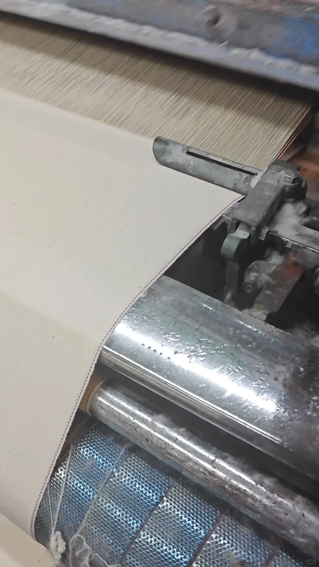 走进工厂|为什么我们还在坚持用老式织布机?