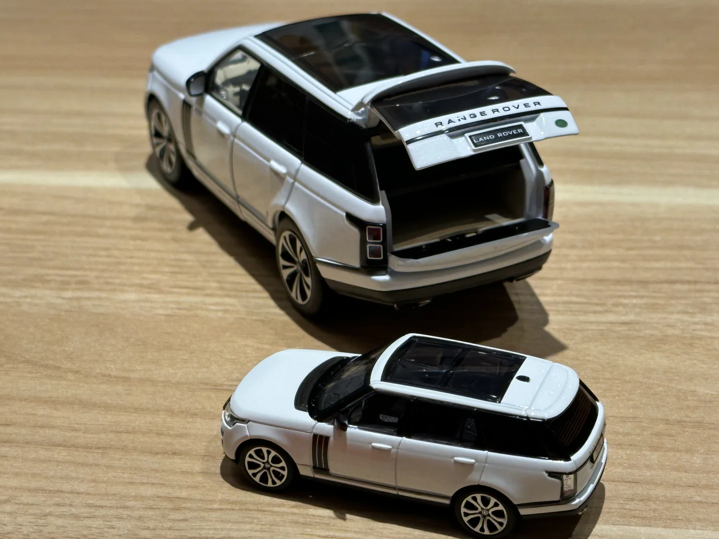 JKM老款路虎揽胜行政白色！32比例