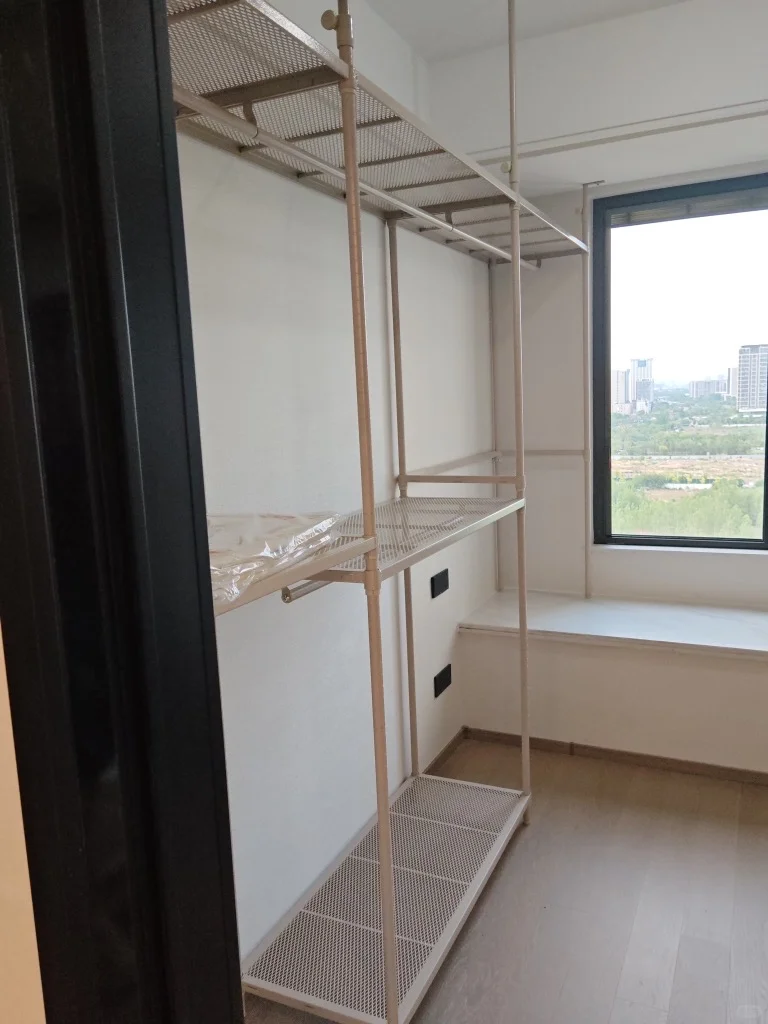 双卧室都定制了金属衣柜，太奈斯了！