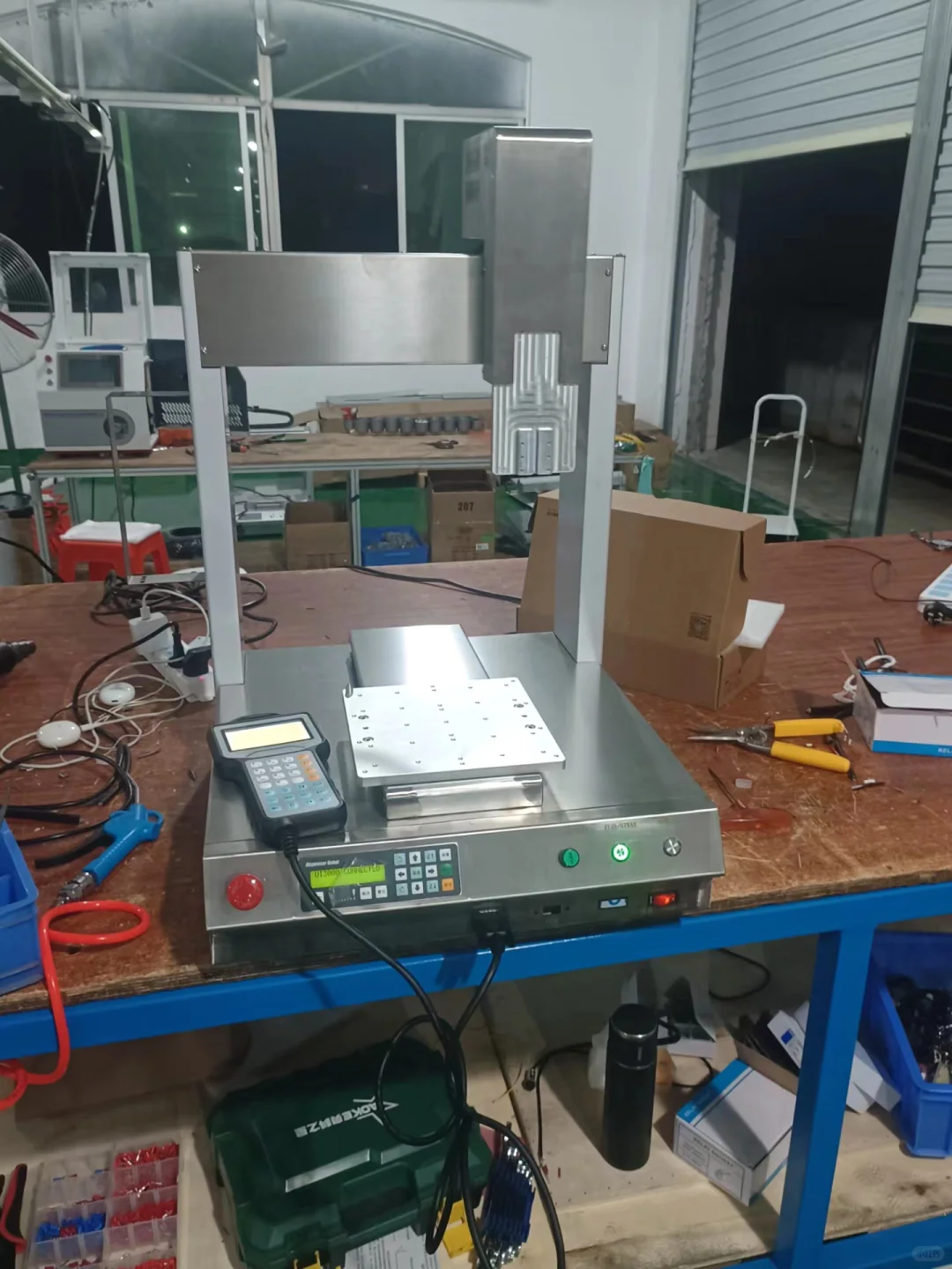 专业做自动化设备点胶机螺丝机焊锡机，