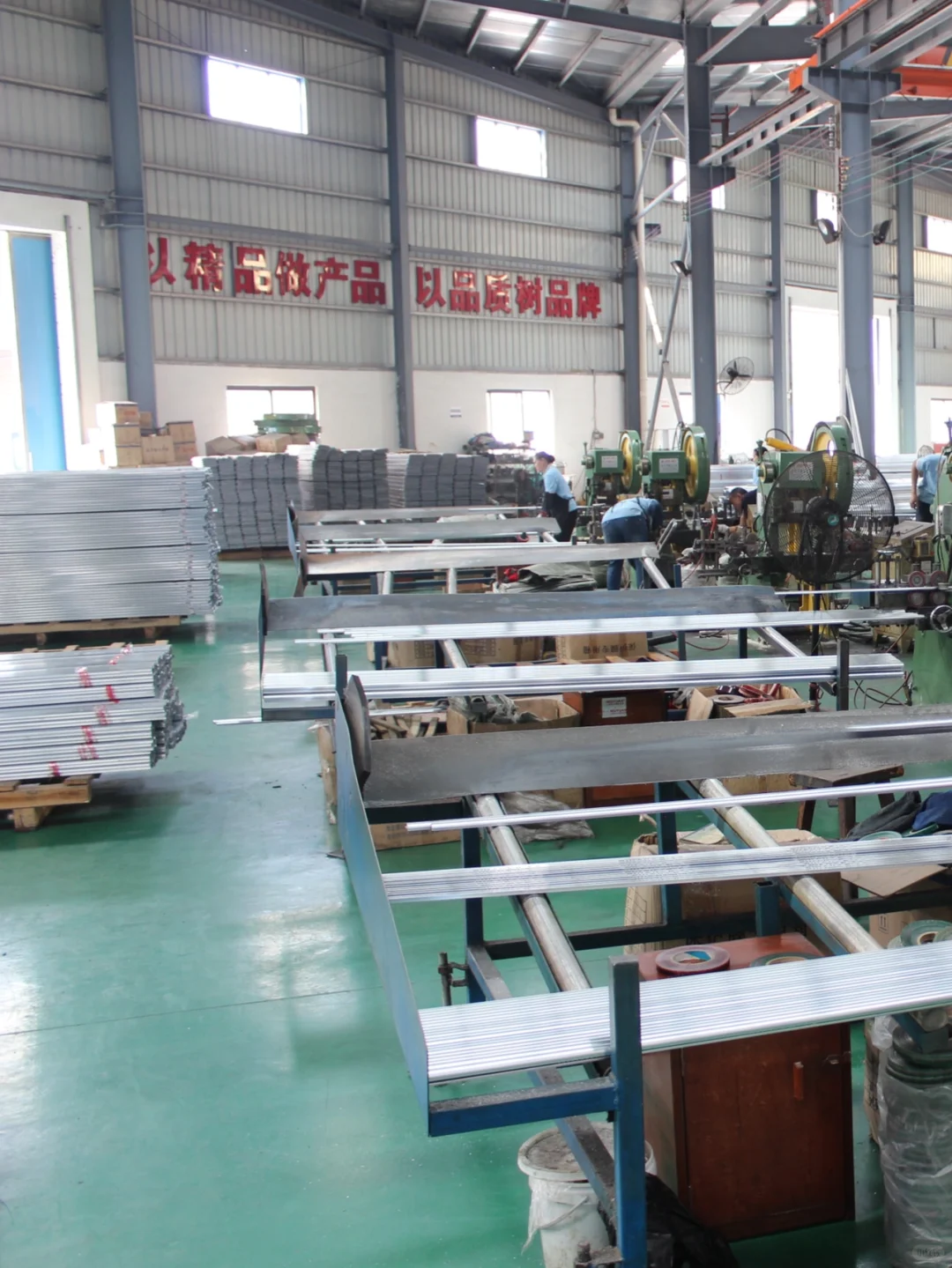 铝合金建材厂生产线｜加班的随手拍?