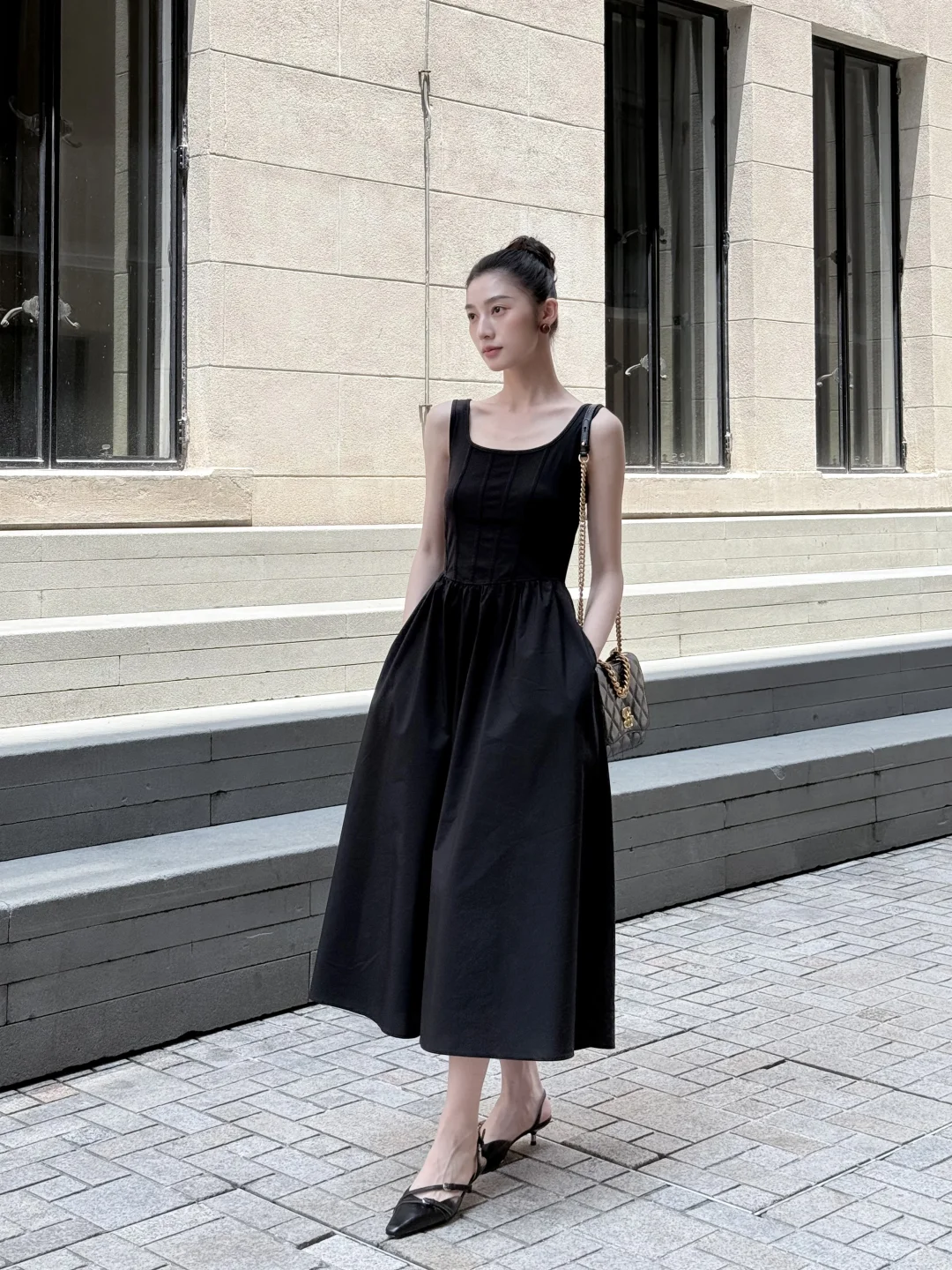 博主穿搭 | 极简主义小黑裙
