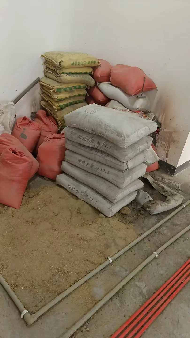 平湖明湖雅苑小区黄沙水泥材料进场