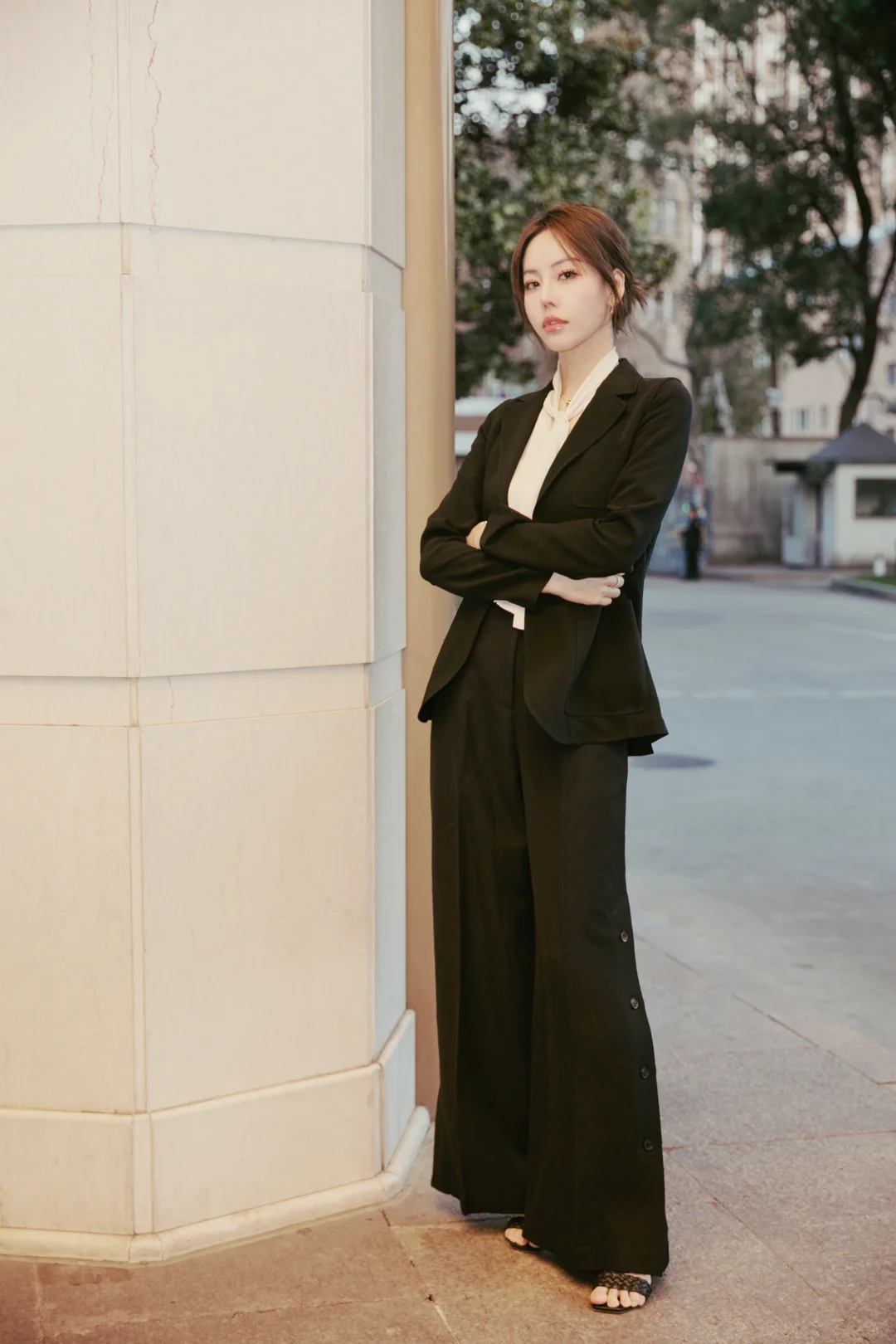 高智感清冷随性搭配?上班通勤无压力