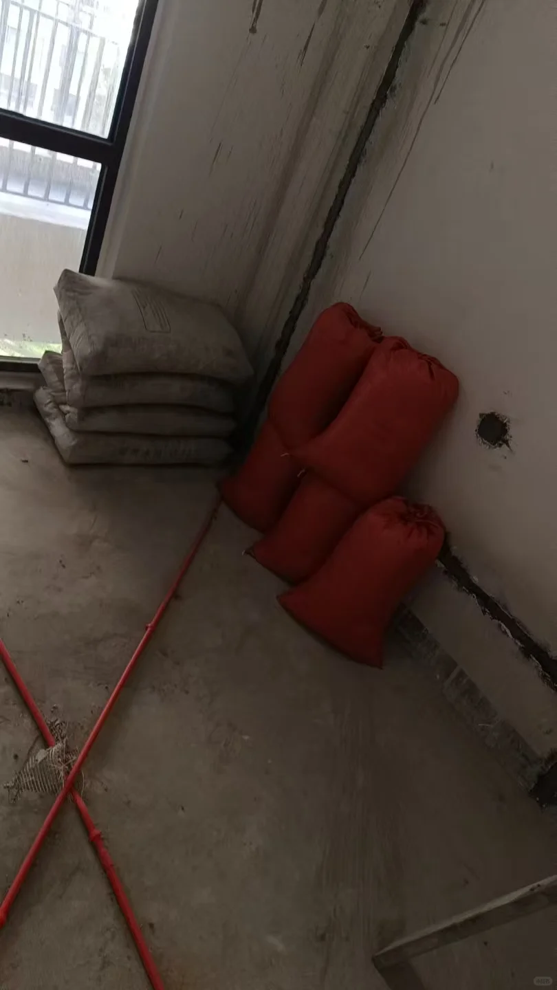 平湖明湖雅苑小区黄沙水泥材料进场