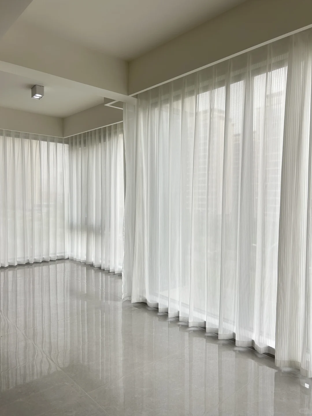 我滴天呀!哪个天才发明的电动窗帘呀!!!