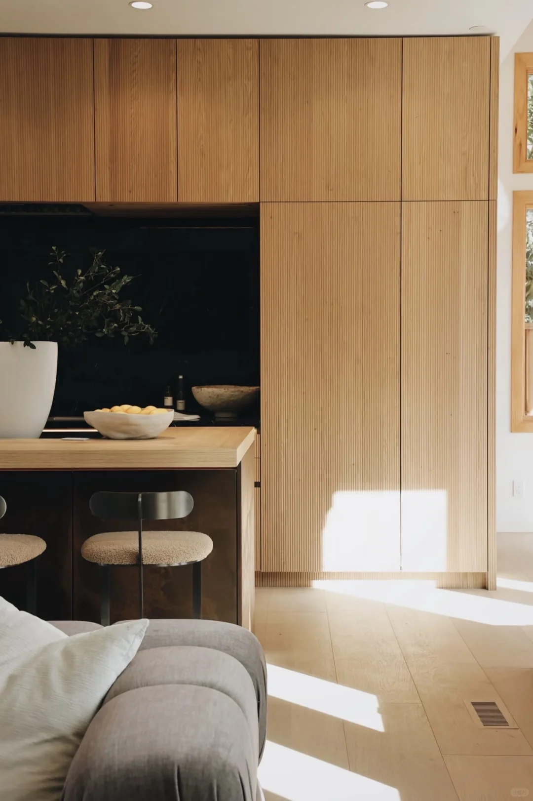 北美装修趋势|冷白极简退场,回归温柔与松驰