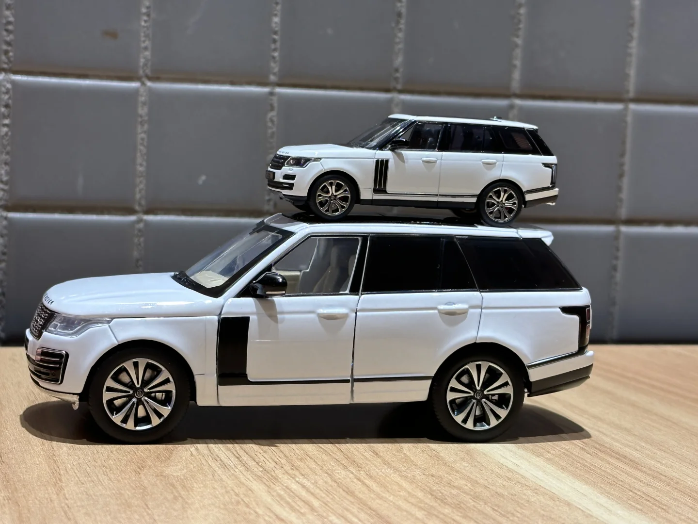 JKM老款路虎揽胜行政白色！32比例