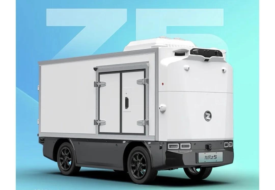 宝子们?东阿汽车站都卷到上无人车了