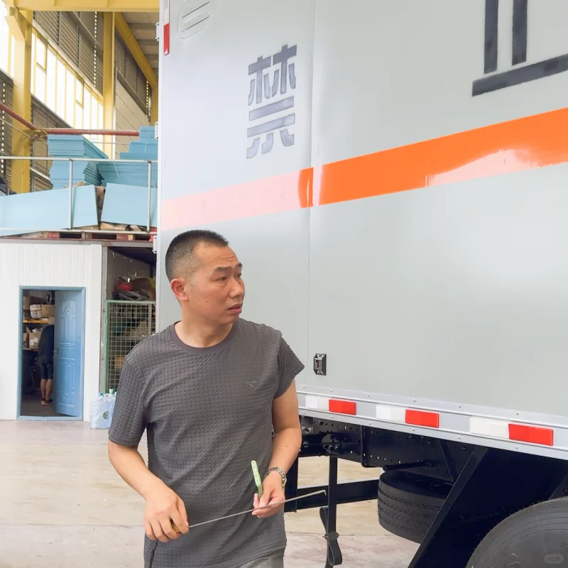 四川阿坝井下民爆运输皮卡车