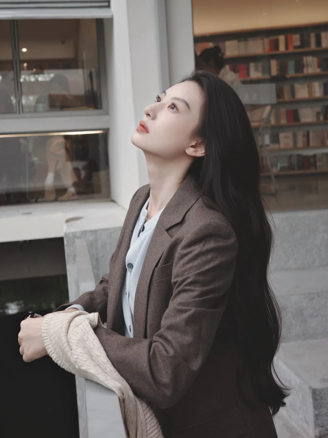 “Hot Nerd”?今天穿高智低调的知识分子风