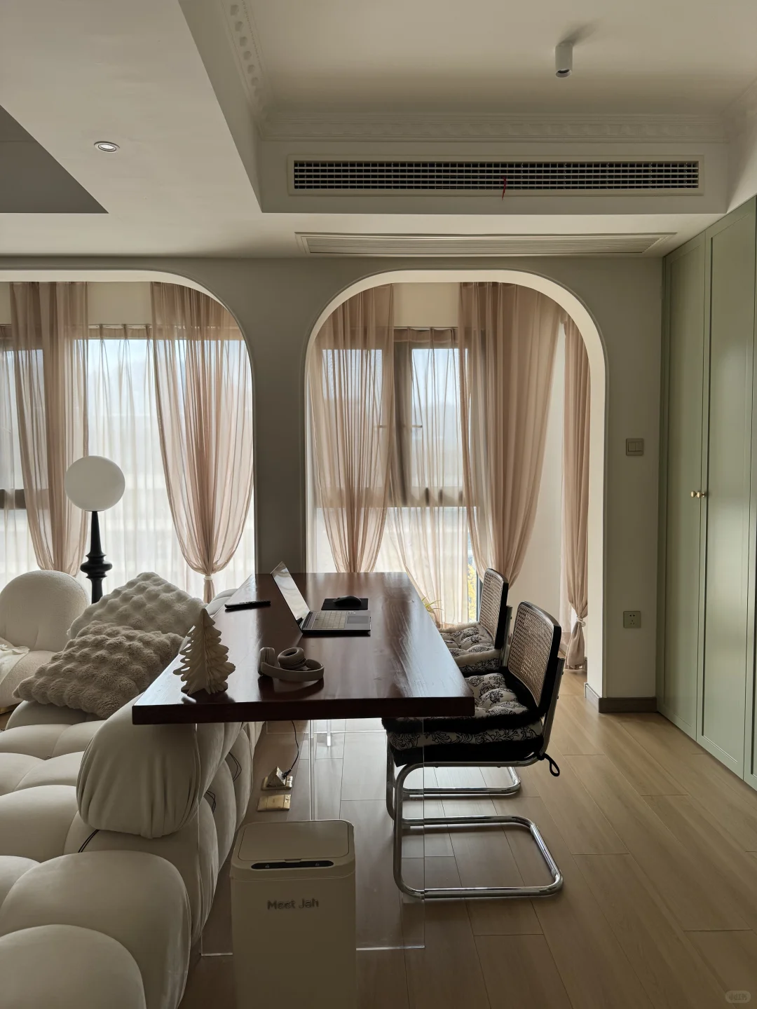 75平的房子,客厅与书房共用50平