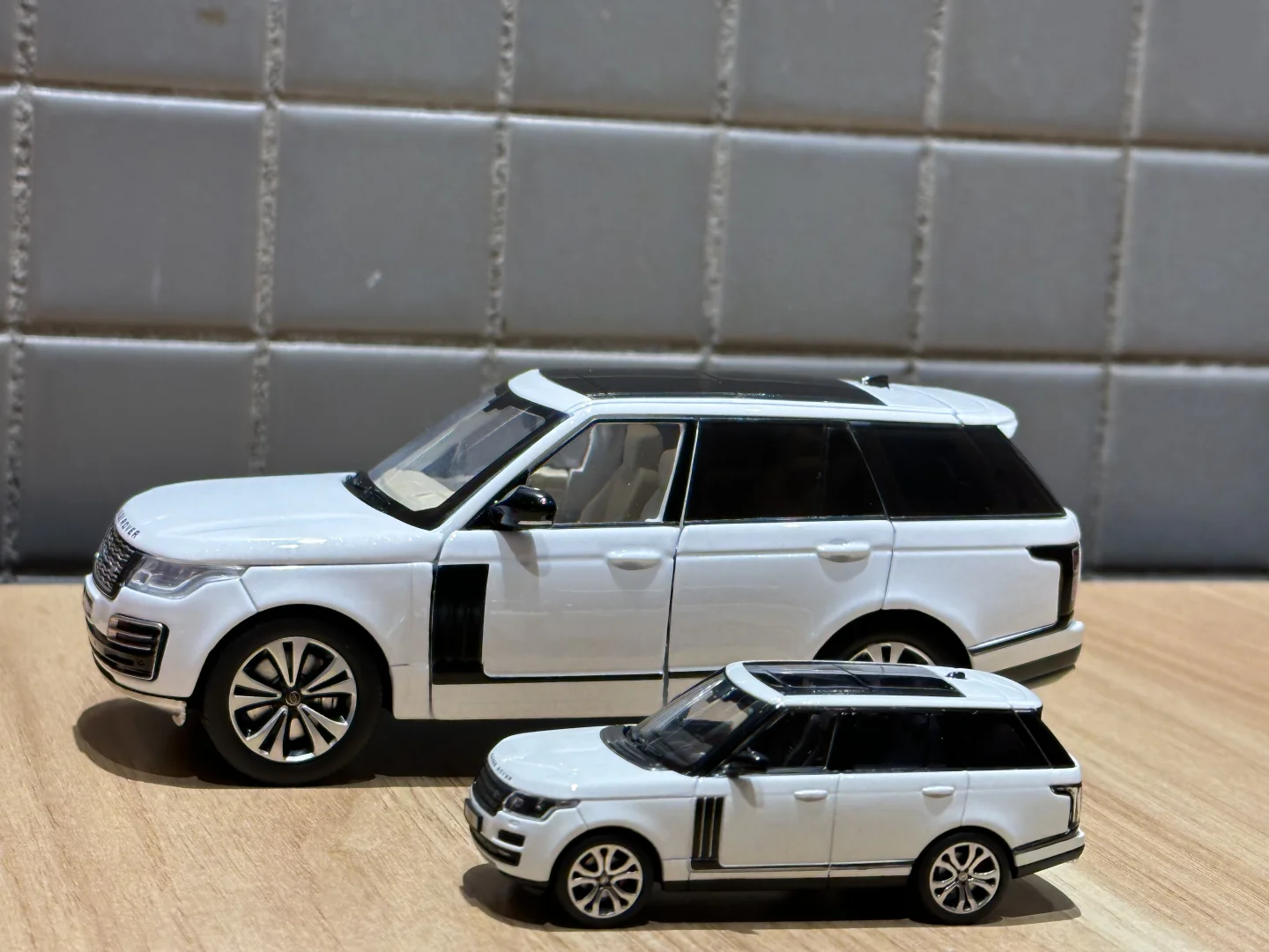 JKM老款路虎揽胜行政白色！32比例