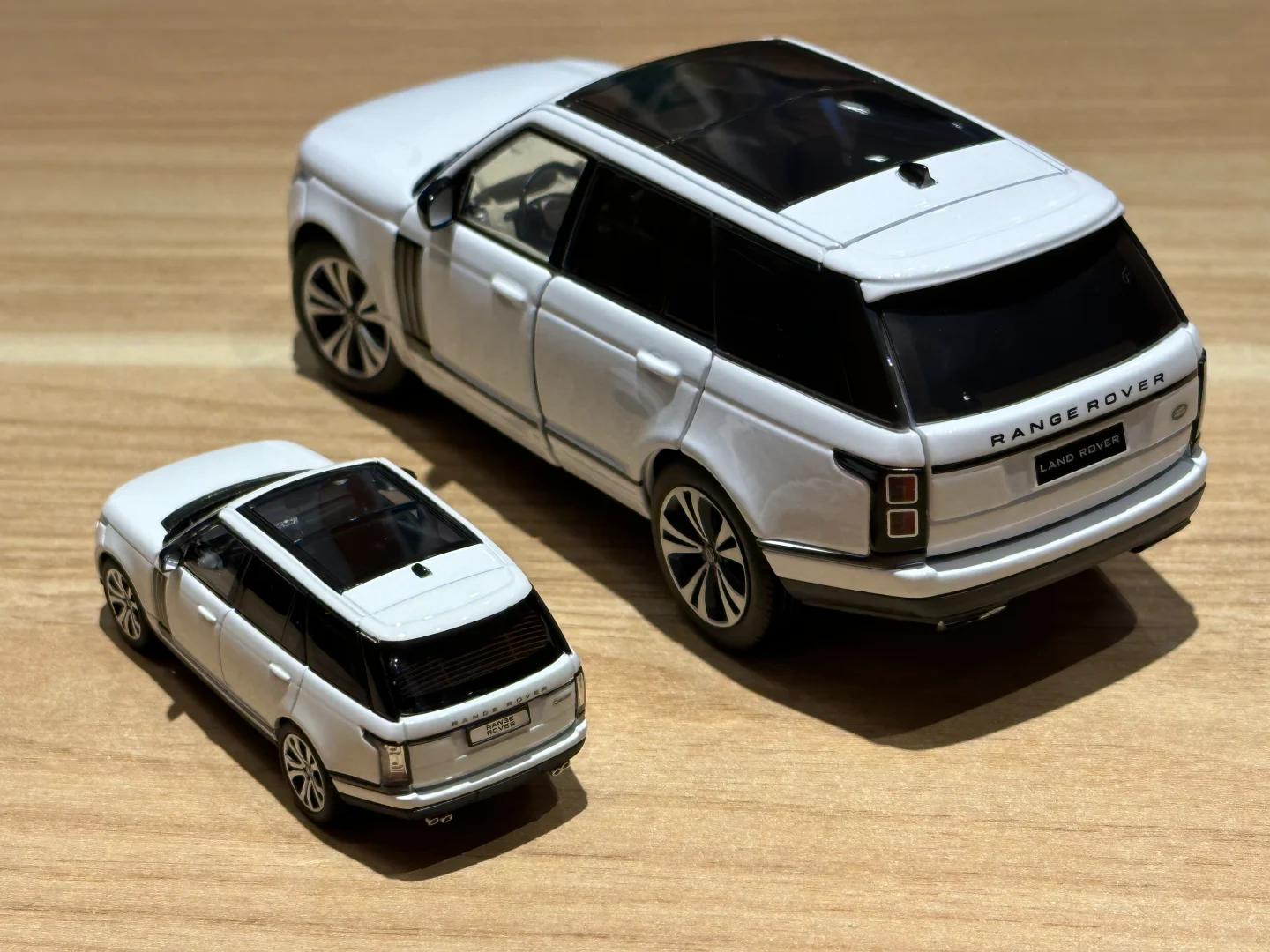 JKM老款路虎揽胜行政白色！32比例