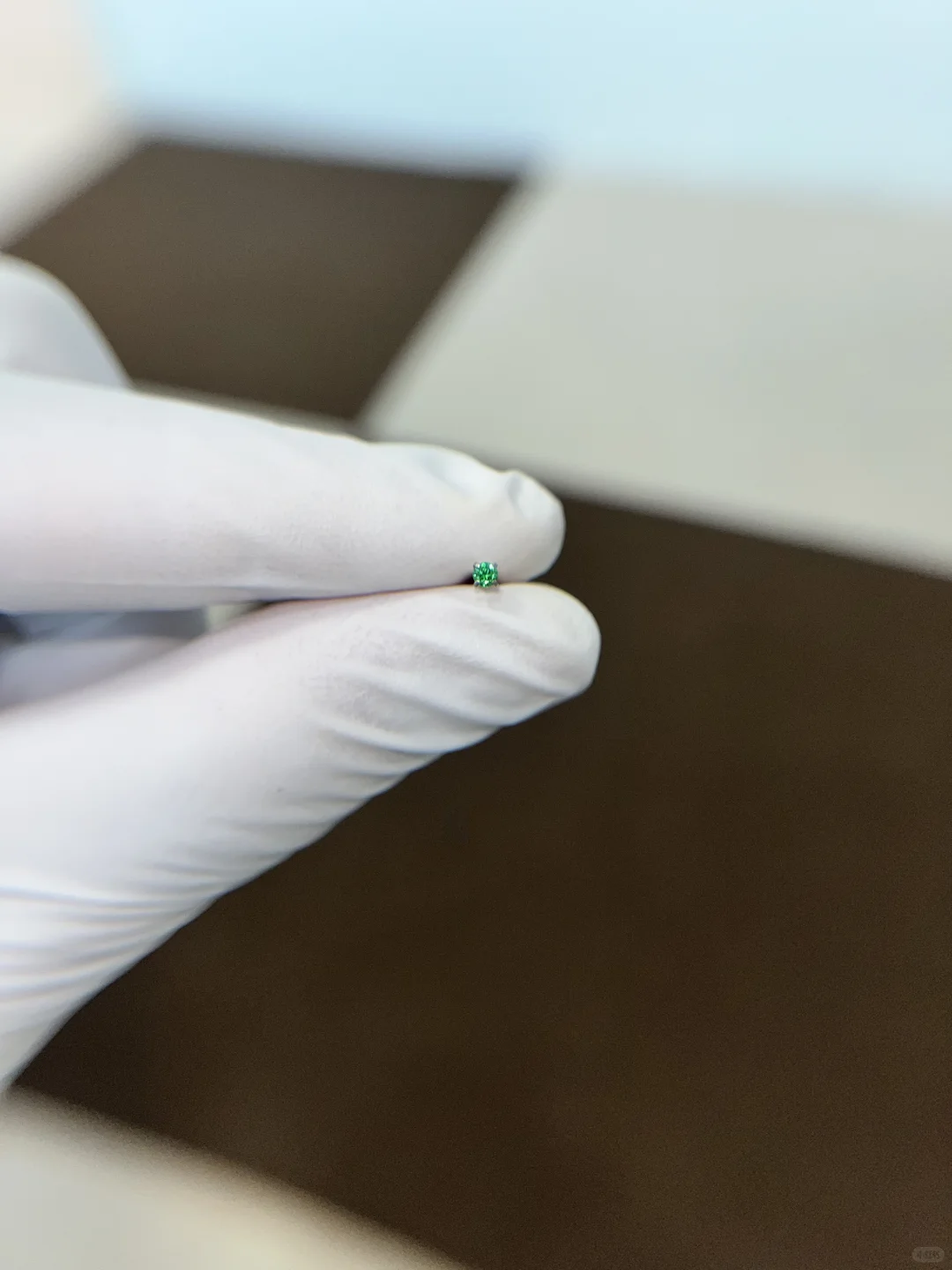 2mm小绿钻耳钉·0.9牙口钛合金