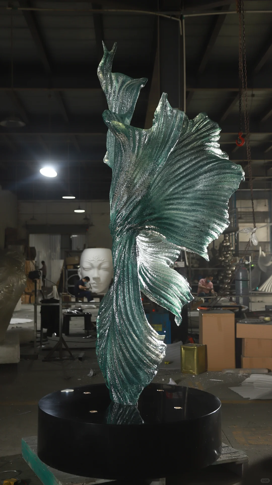 大型透明树脂商业公共艺术雕塑装置工厂实拍