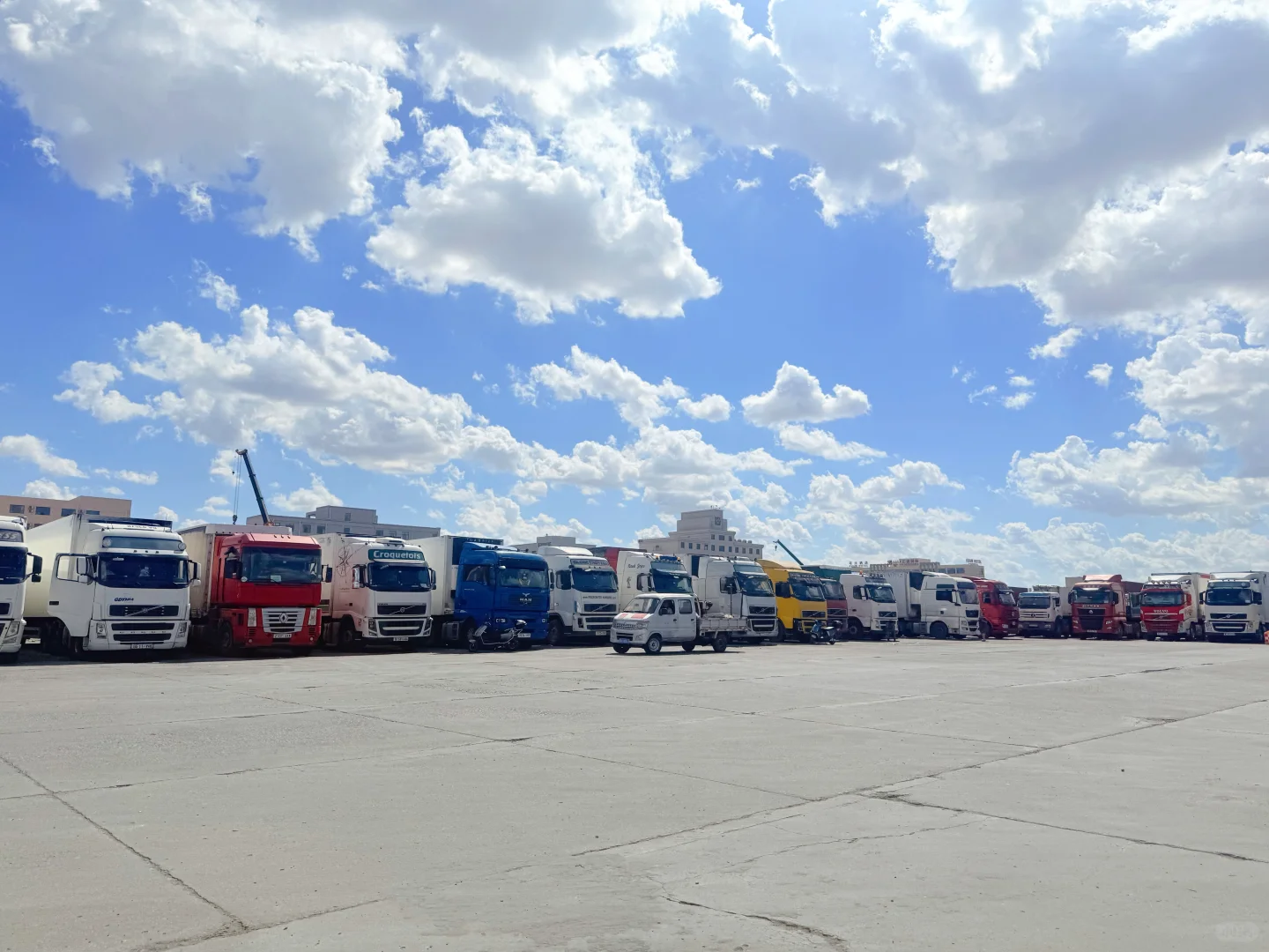 二连浩特口岸海关堆场