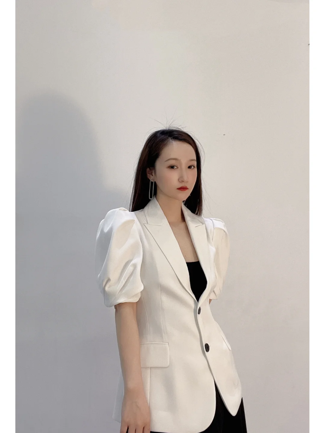 尝试一个新LOOK｜知识分子风