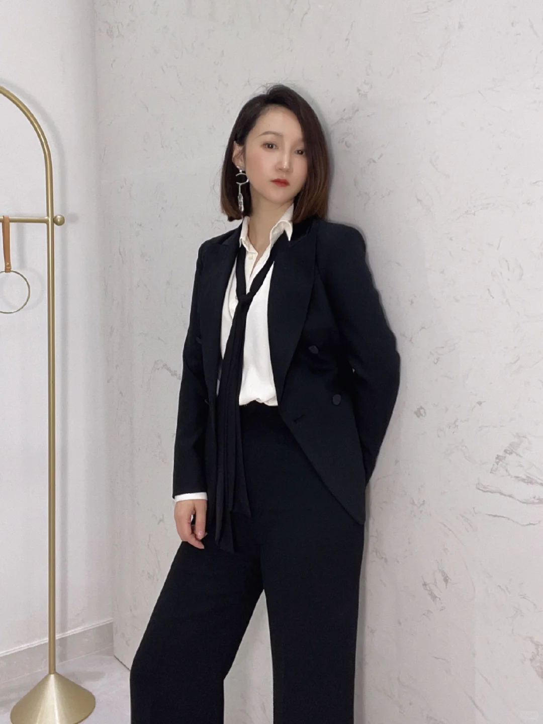 尝试一个新LOOK｜知识分子风